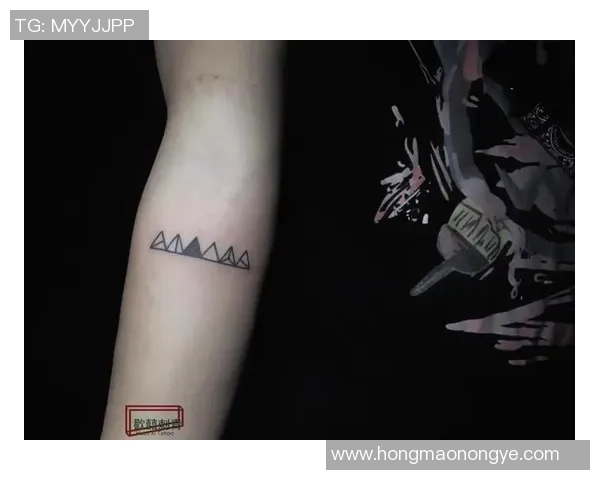 足球球星身上的八个字纹身背后深意揭秘从他们的信念到人生哲学