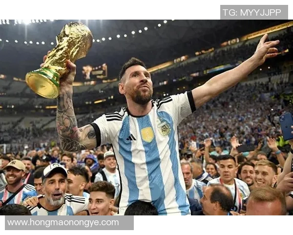 全球足球历史十大神级球员排名与传奇成就盘点